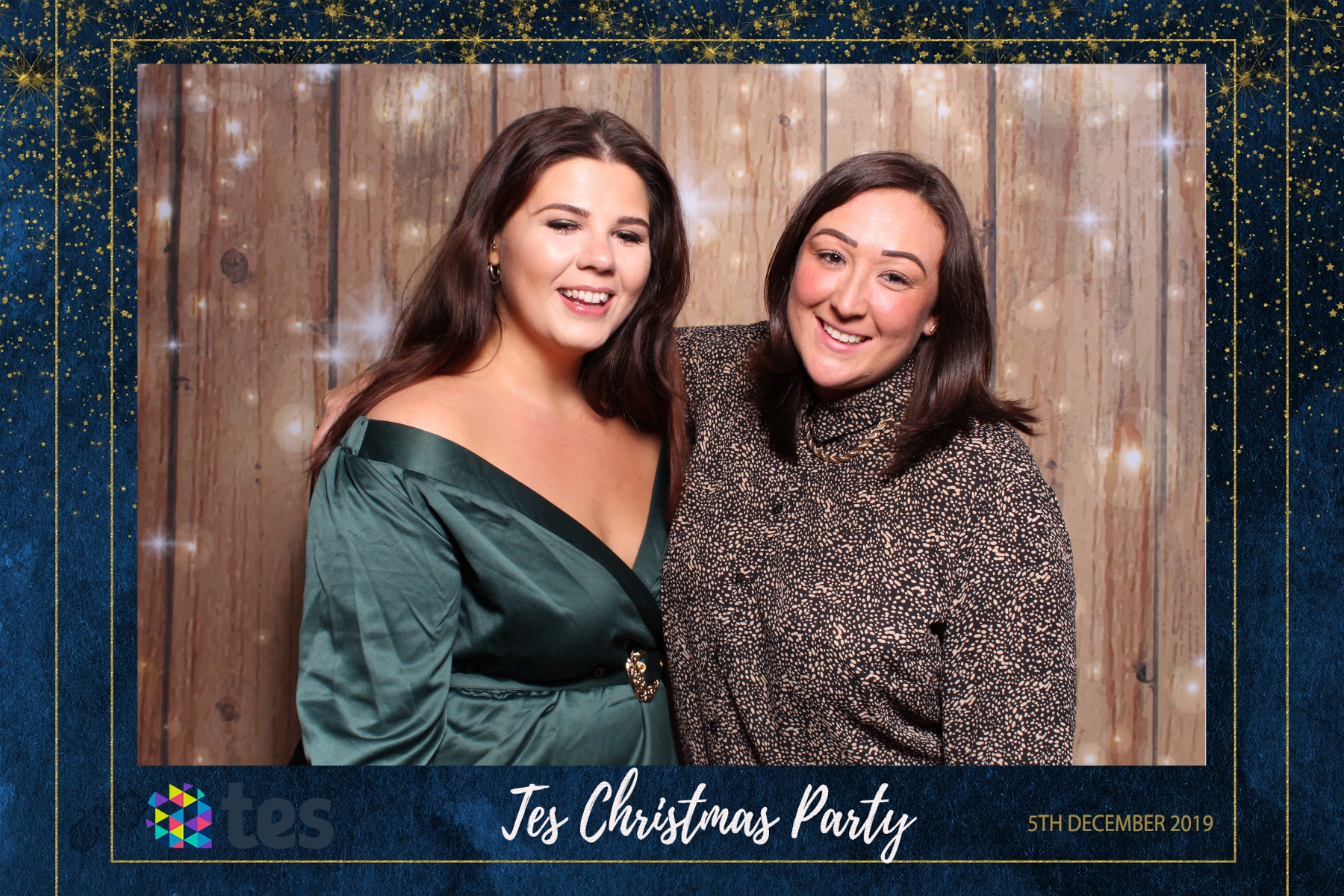 Tes Christmas party  | View more photos from the event at gallery.magicimages.uk/u/MagicImages/Tes-Christmas-party